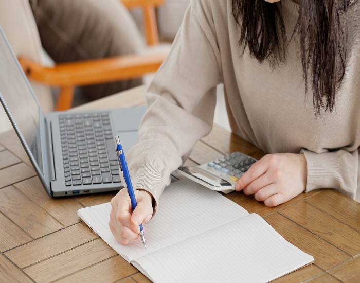 Michael Todd Rebuck, P.A., is helping a woman with child support calculation in Treasure Coast, FL